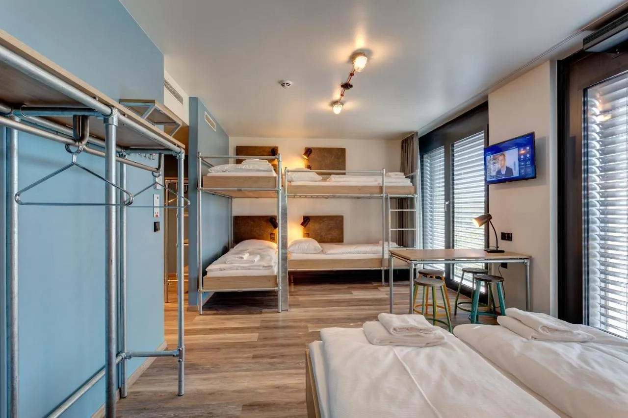 Meininger Hotel Berlin Tiergarten 3*,